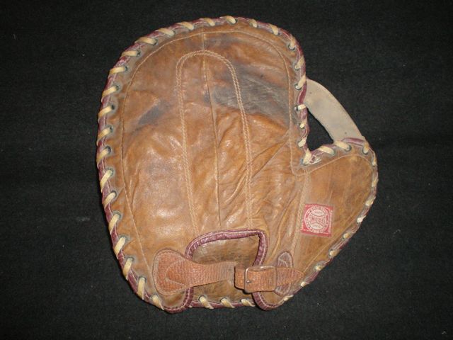 Spalding Basemitt 2 Back
